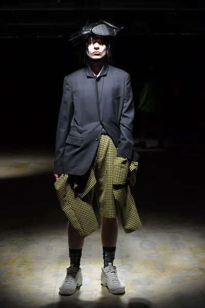 Look 15